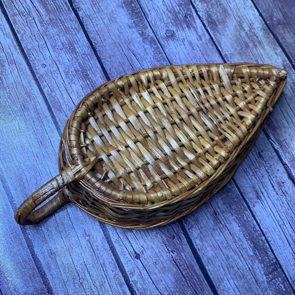 VTG Brown Wicker Rattan Leaf Shaped Boho Basket - Picture 5 of 8